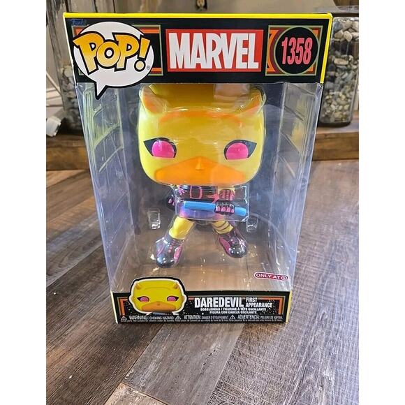 Funko Pop! Vinyl Jumbo 10 in: #1358 Marvel - Daredevil 1st Appearance NEW Glows - Picture 1 of 6